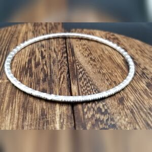 Edgy silver tone rounded bracelet B934